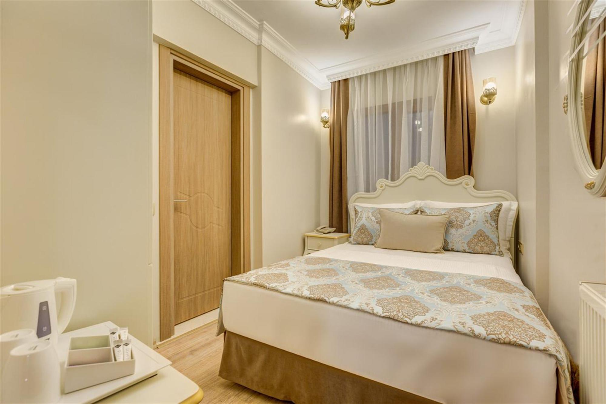 Cunda Oezerbey Konagi (Adults Only) Hotel Ayvalik Room photo